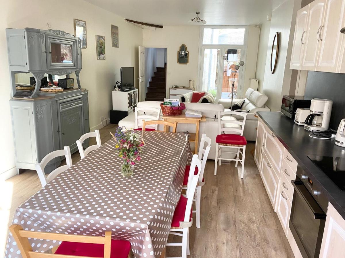 La Maison Des Remparts - Gite 3 Etoiles Pour 8 Pers A Loches Eksteriør billede